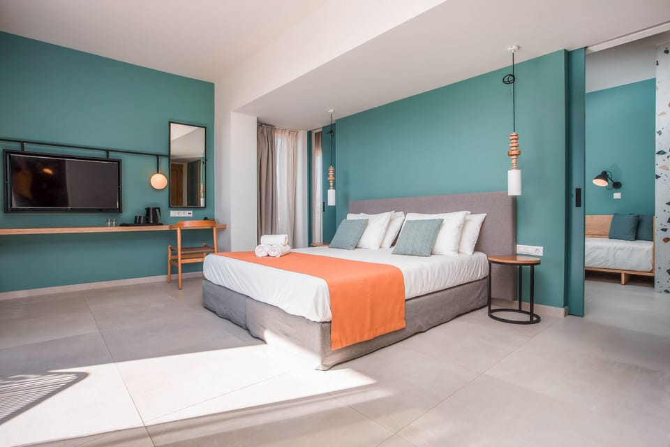 Deluxe Suite, 2 Bedrooms | Premium bedding, pillowtop beds, in-room safe, desk