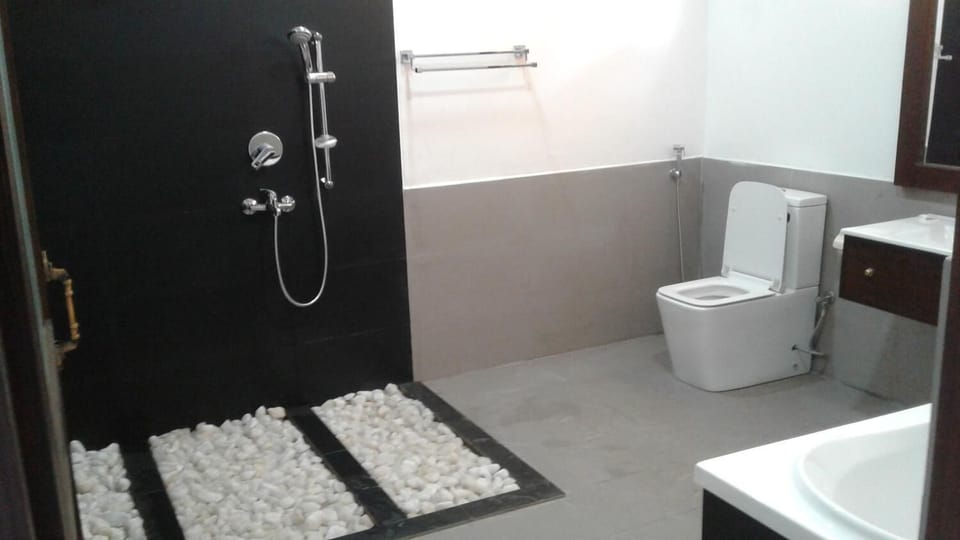 Shower, towels