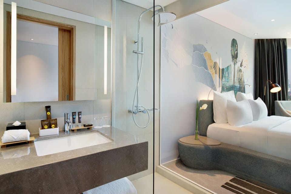 Deluxe Room, 2 Twin Beds | Bathroom | Shower, eco-friendly toiletries, hair dryer, bathrobes