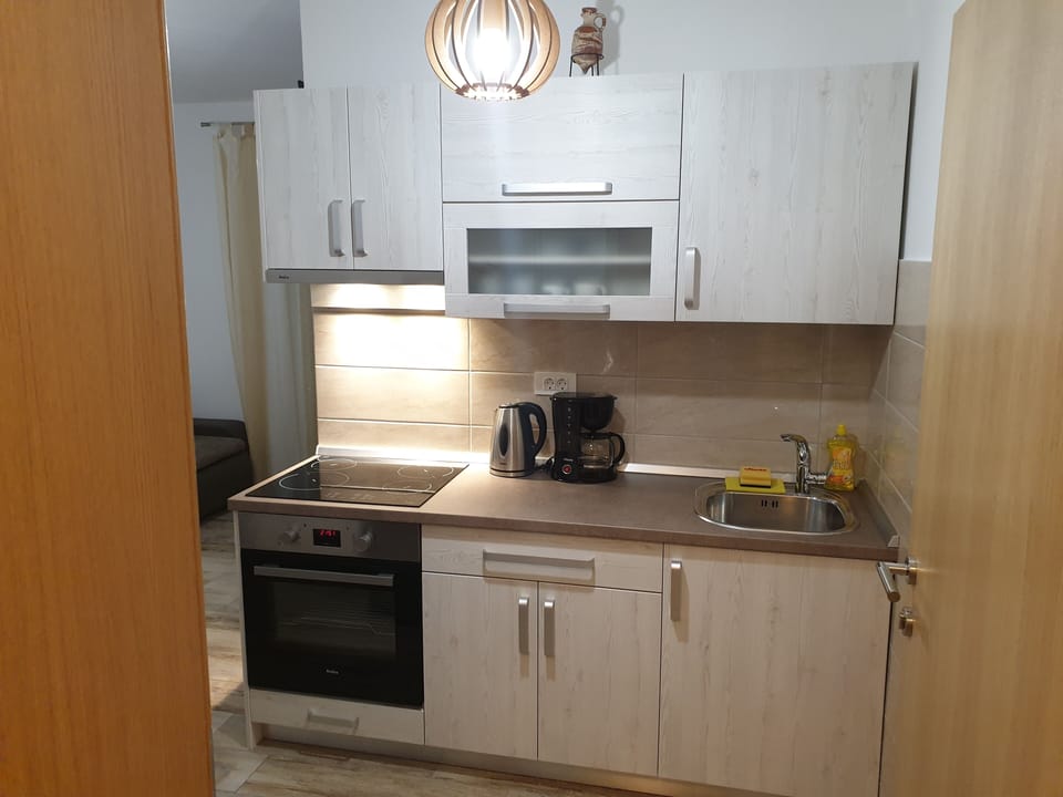 Superior Apartment, 3 Bedrooms, Sea View, Ground Floor | Private kitchen