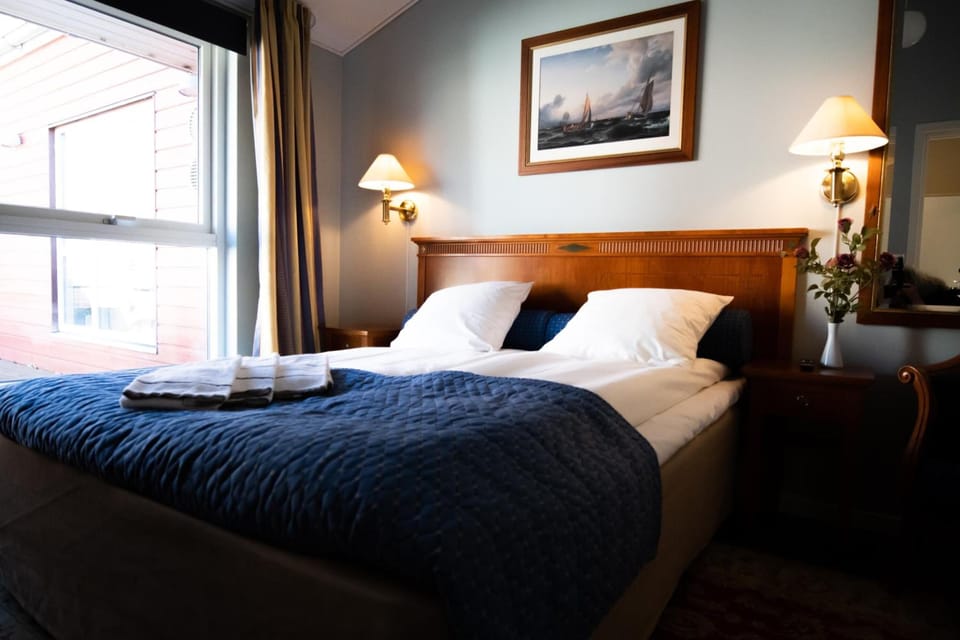 Double Room, Private Bathroom | Desk, blackout drapes, soundproofing, free WiFi