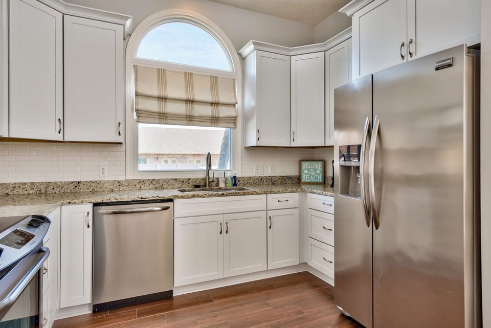 Fully Stocked, Modern and Open Kitchen