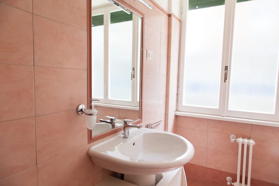 Triple Room, Ensuite | Bathroom sink