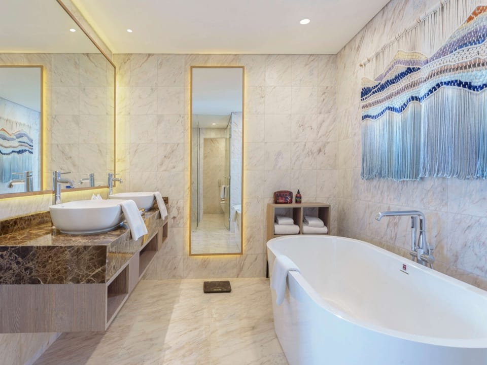 Presidential Suite, 2 Bedrooms, Balcony, City View | Bathroom | Eco-friendly toiletries, hair dryer, slippers, bidet