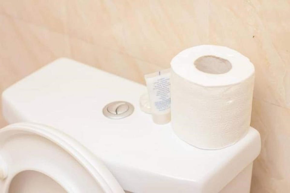 Shower, rainfall showerhead, free toiletries, hair dryer (on request)
