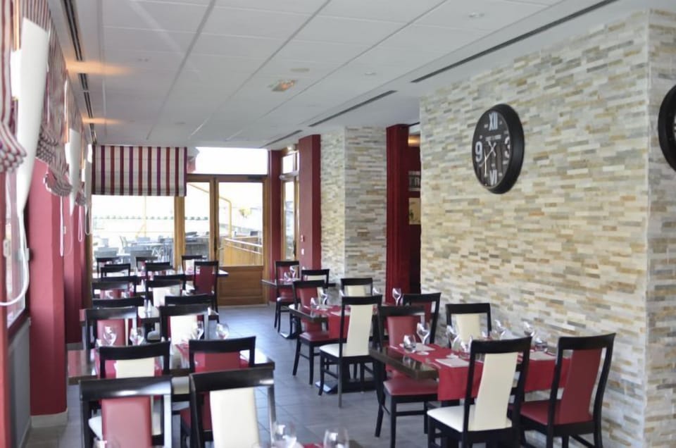 Lunch and dinner served, French cuisine