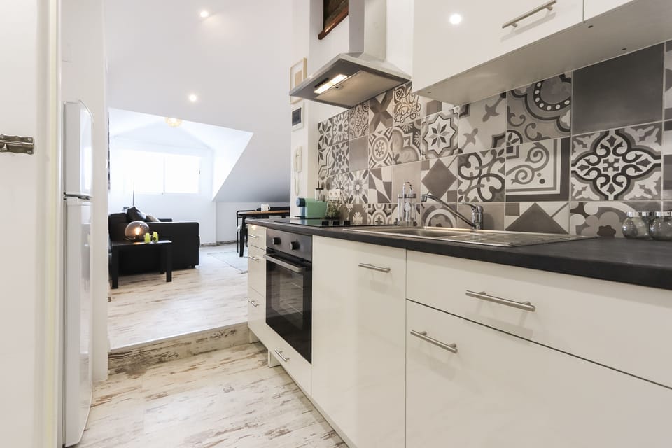 Apartment, 1 Bedroom, Kitchen | Private kitchen | Fridge, microwave, oven, stovetop