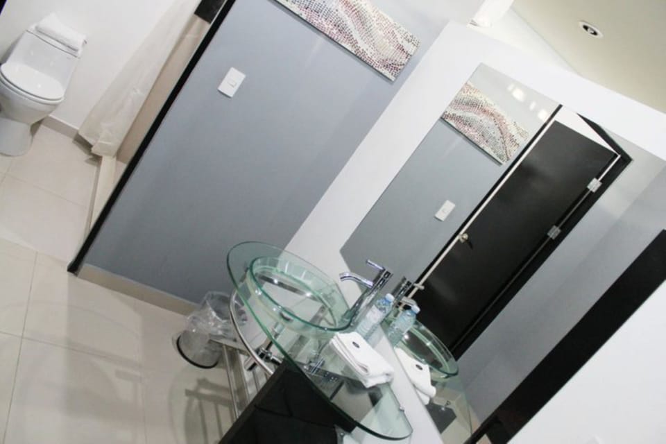 Business Room, 2 Double Beds, Accessible, Non Smoking | Bathroom | Shower, free toiletries, hair dryer, towels