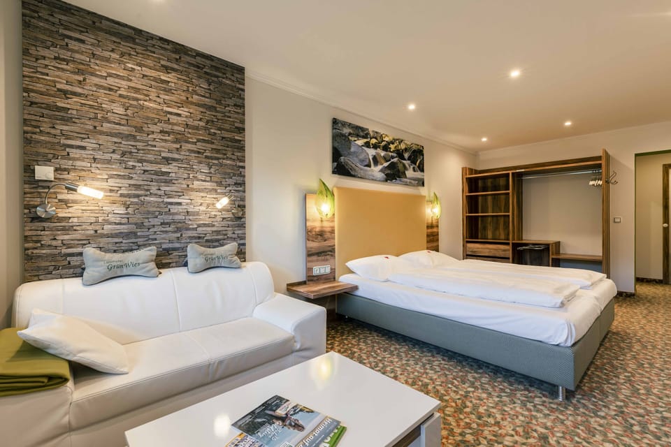 Premium Room | Hypo-allergenic bedding, free WiFi, bed sheets
