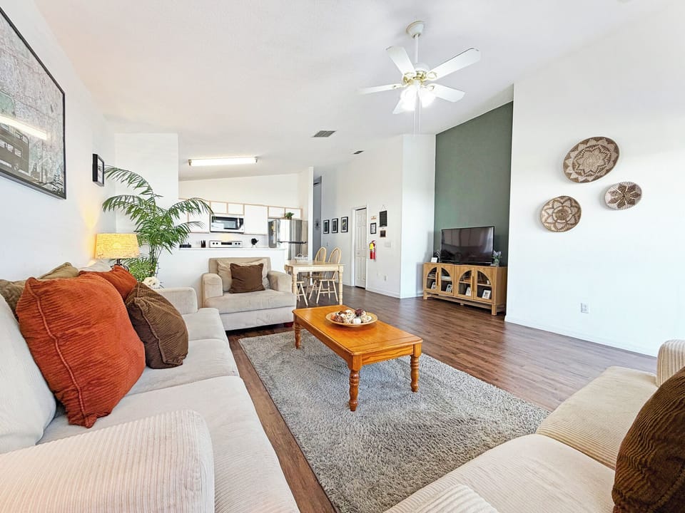 4 Cozy Living Room.JPG