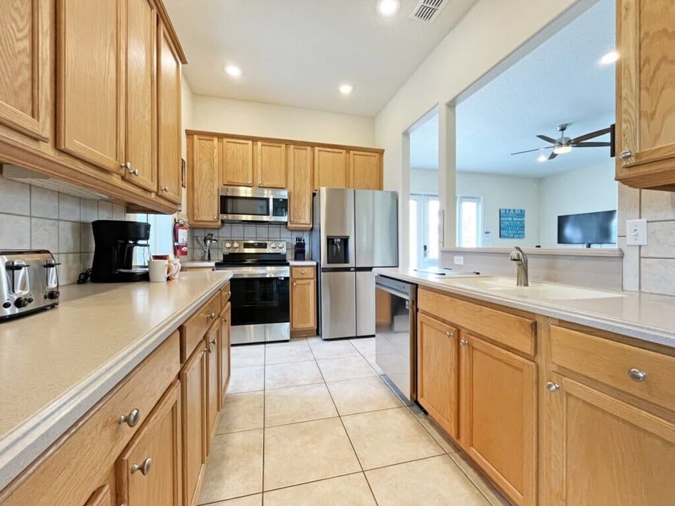 Kitchen2.jpg