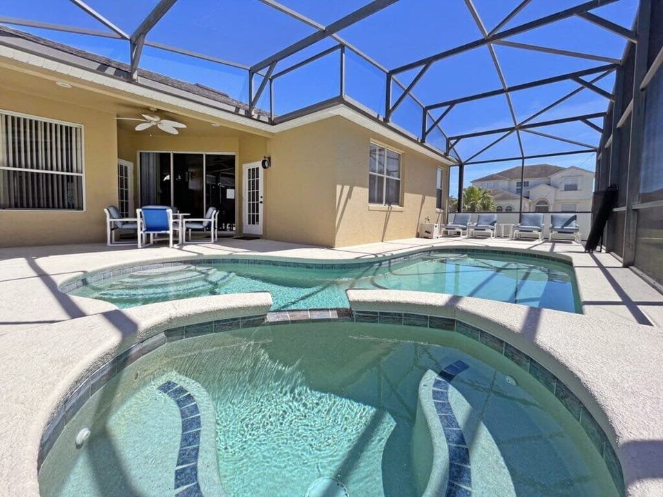 29-pool.jpg