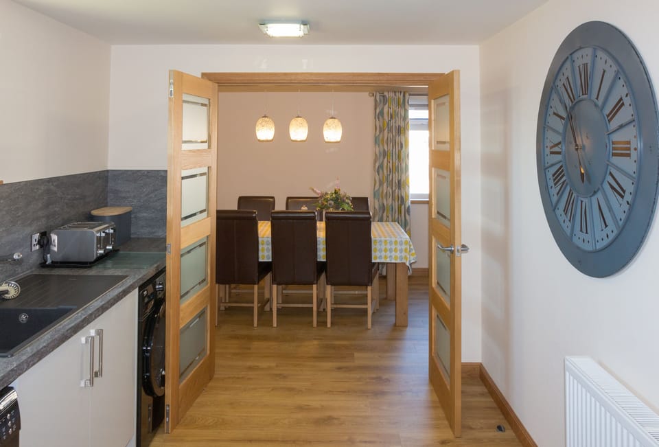 Kitchen/Dining Area