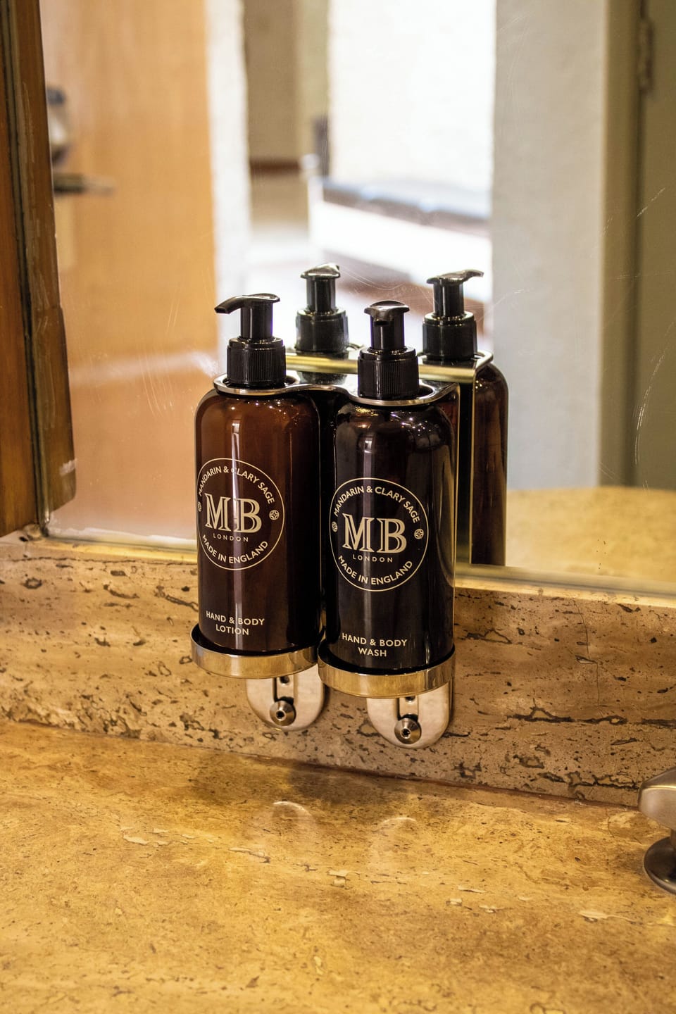 Executive Room, 1 Queen Bed, Non Smoking | Bathroom | Free toiletries, hair dryer, towels