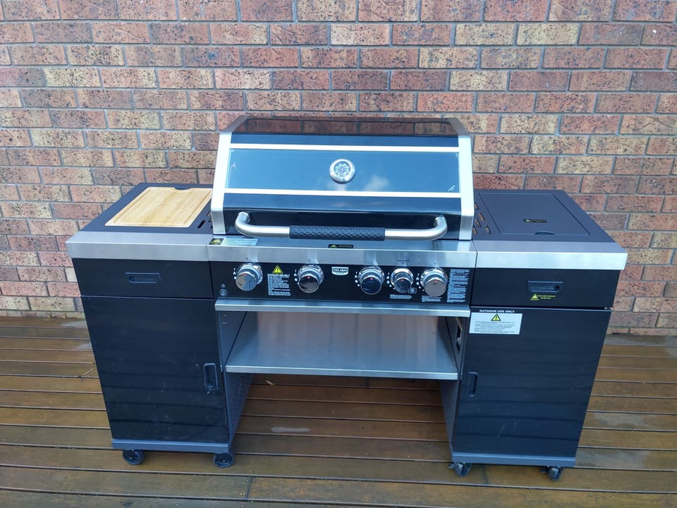 Gas BBQ - plumbed inth natural gas so you never run out, (not bottle gas).