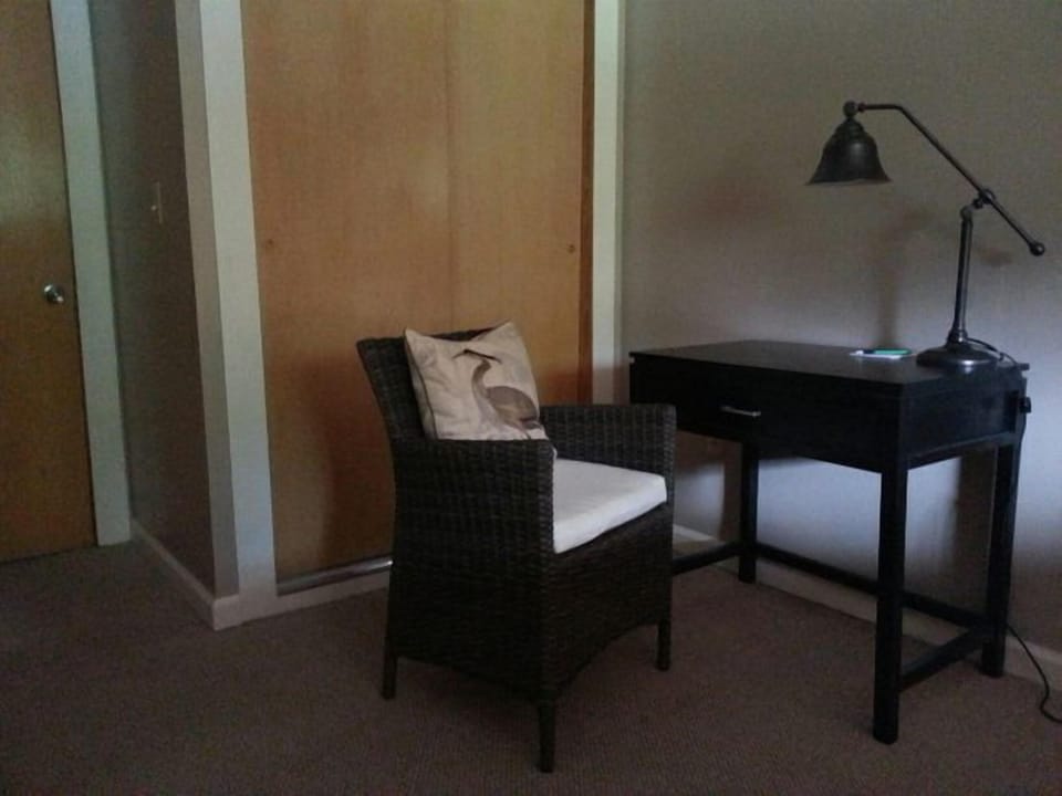 Iron/ironing board, WiFi (free), bed sheets