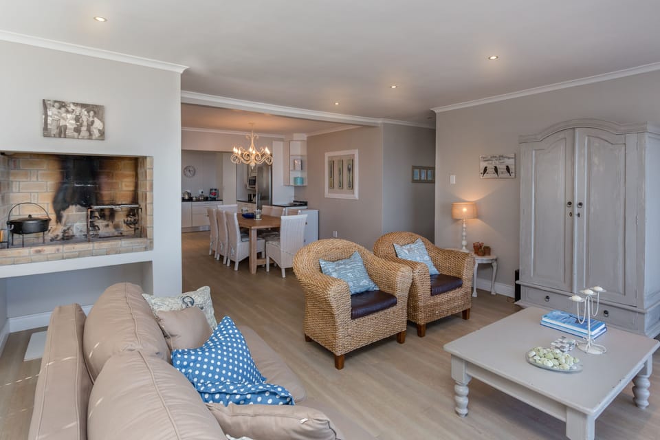 Superior House, 4 Bedrooms, Sea View, Oceanfront | Interior entrance
