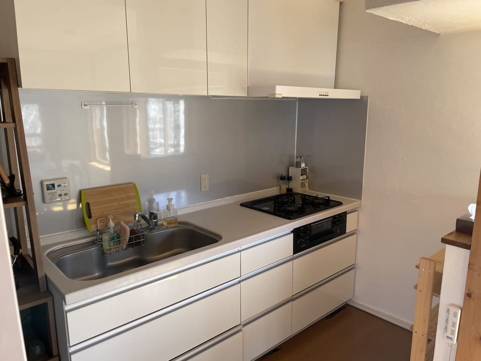 Basic Room, 2 Bedrooms, Non Smoking, Kitchen | Private kitchen | Fridge, microwave, stovetop, coffee/tea maker