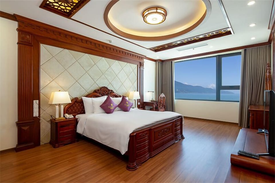 President Room | Minibar, in-room safe, individually furnished, desk