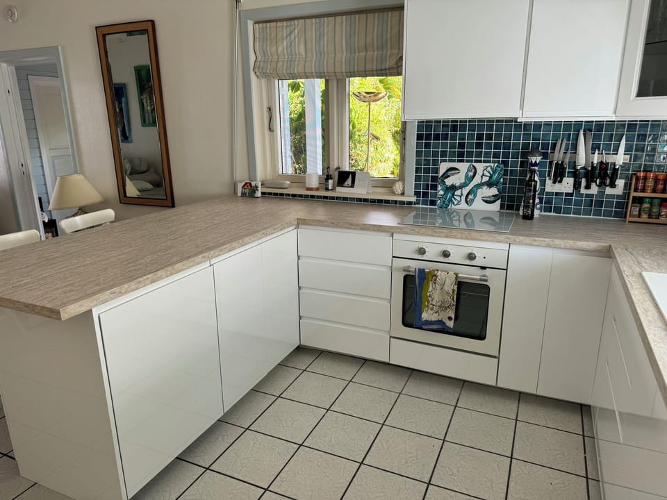 New fully equipped kitchen - new November 2024