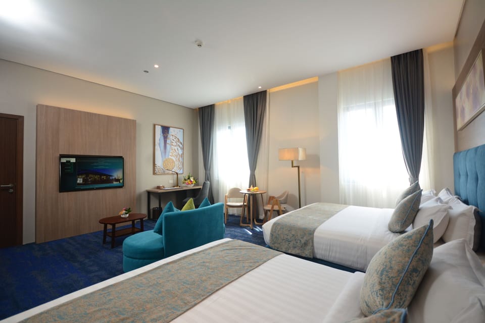 Junior Suite Twin | Egyptian cotton sheets, premium bedding, pillowtop beds, minibar