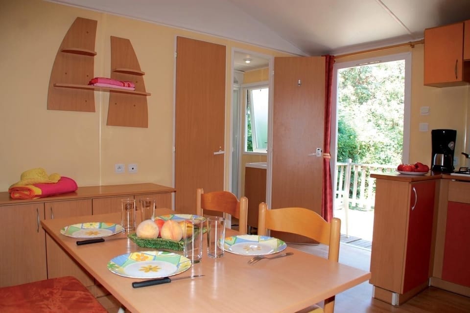 Mobile Home, 3 Bedrooms | In-room dining