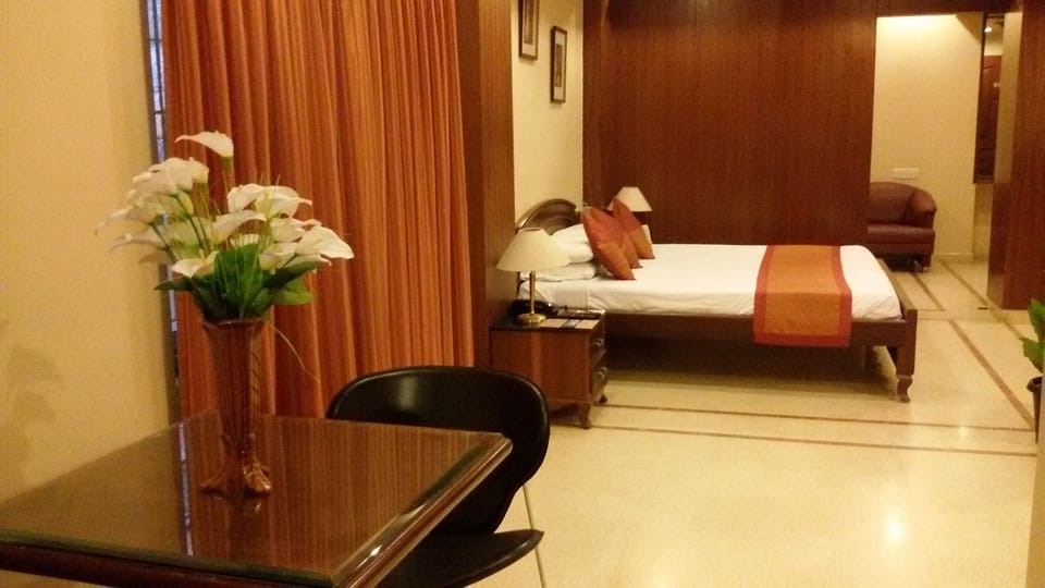 Suite | 1 bedroom, in-room safe, blackout drapes, rollaway beds