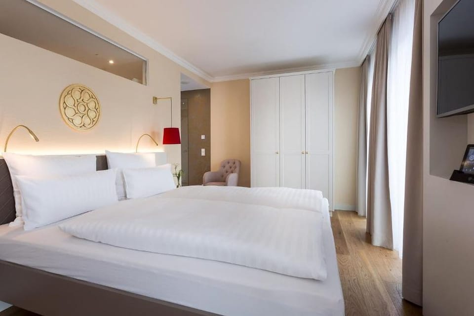 Superior Double Room | In-room safe, individually decorated, desk, blackout drapes