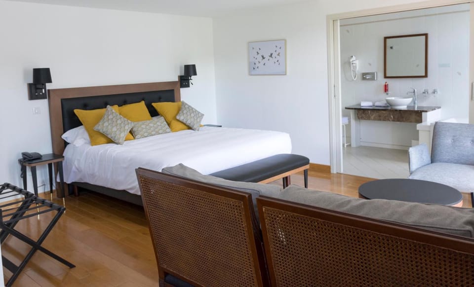 In-room safe, desk, soundproofing, iron/ironing board