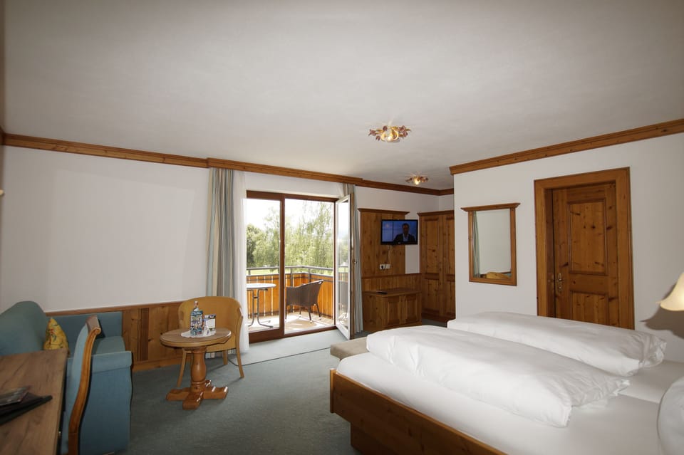 Double Room (Country Style) | Hypo-allergenic bedding, in-room safe, desk, iron/ironing board