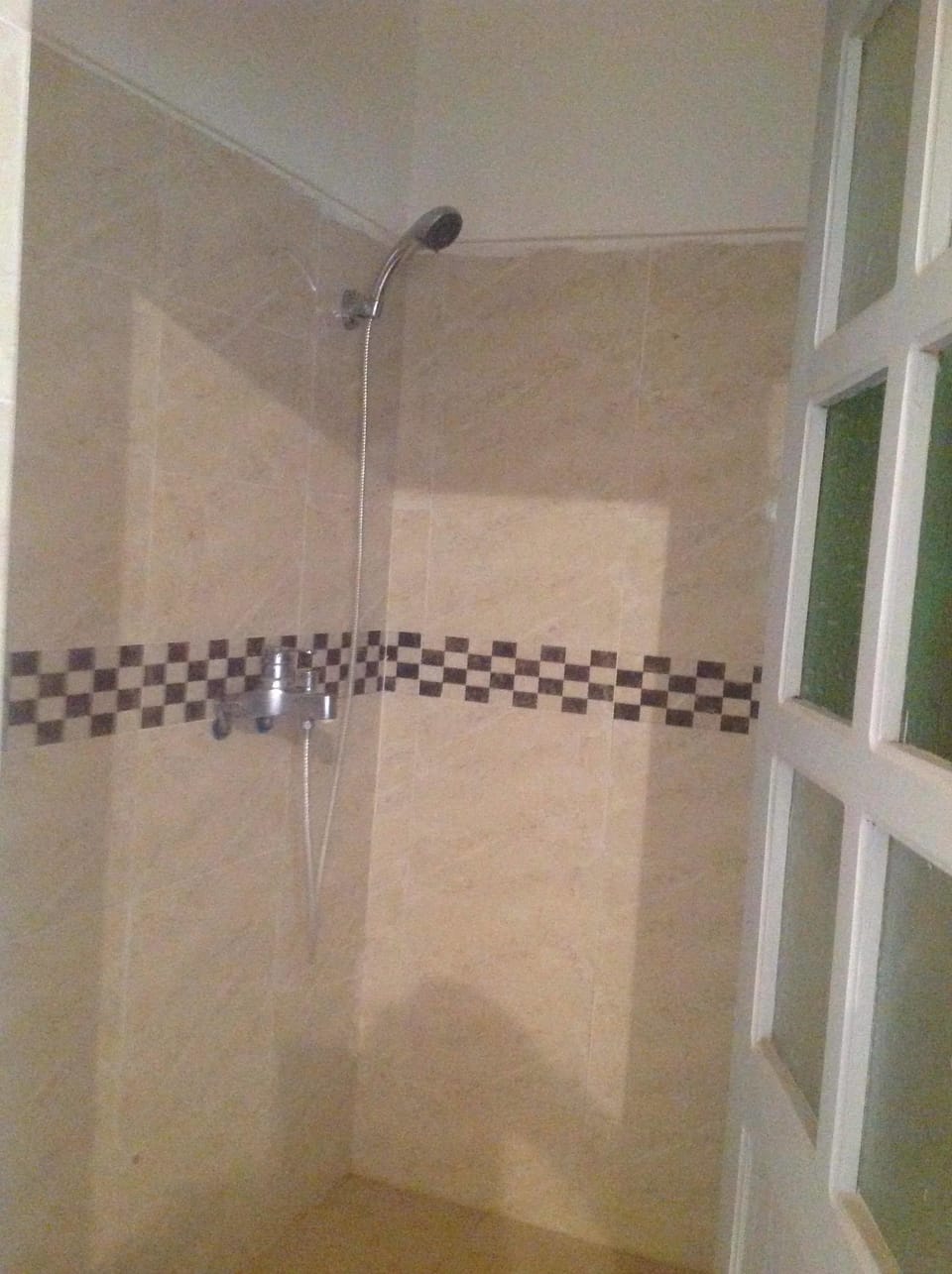 Basic Apartment, 3 Bedrooms, Smoking | Bathroom | Shower, rainfall showerhead, towels