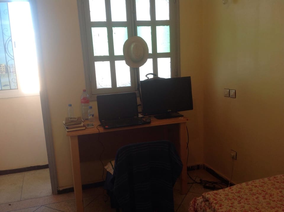 Basic Apartment, 3 Bedrooms, Smoking | Television