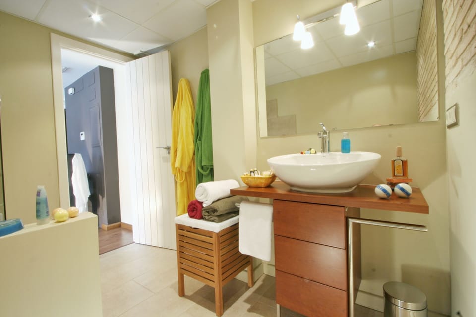 Apartment, 2 Bedrooms (Riguel) | Bathroom | Free toiletries, hair dryer, towels, soap