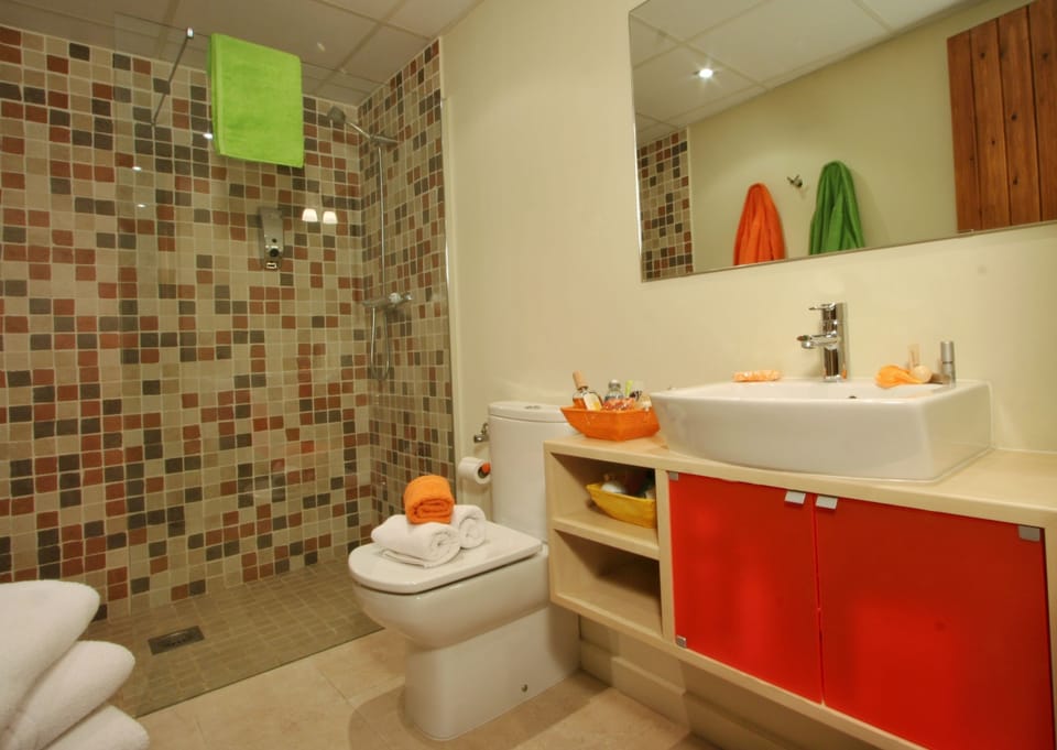 Apartment, 2 Bedrooms (Arba) | Bathroom | Free toiletries, hair dryer, towels, soap