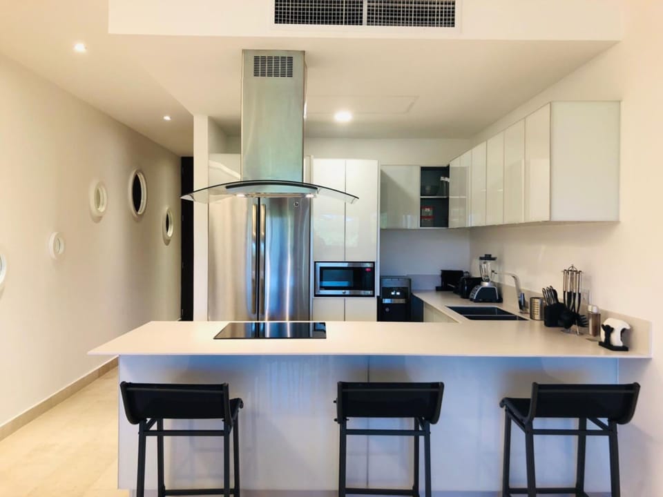 Apartment | Private kitchen | Fridge, microwave, oven, stovetop