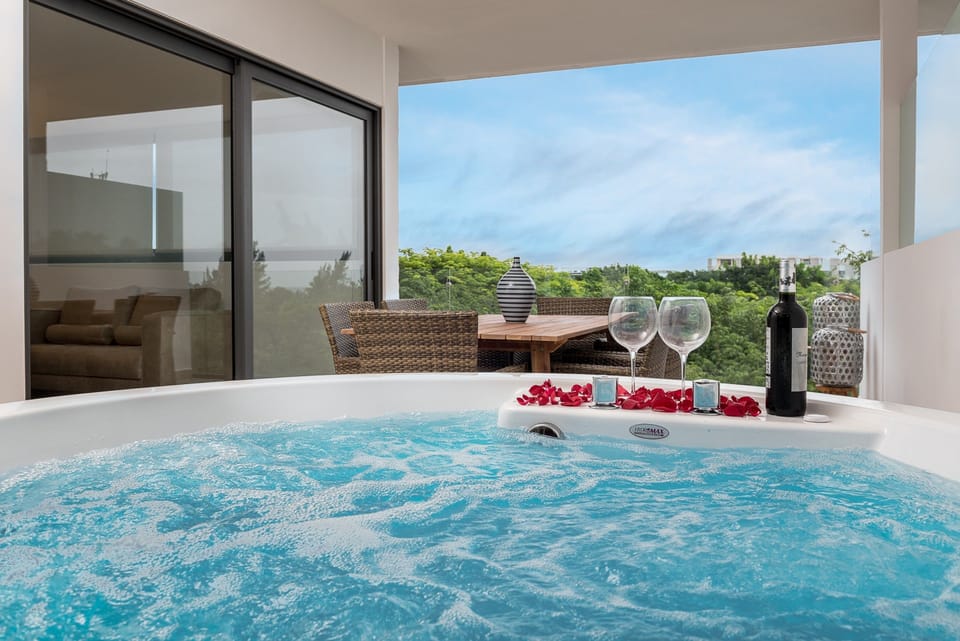 Apartment | Private spa tub