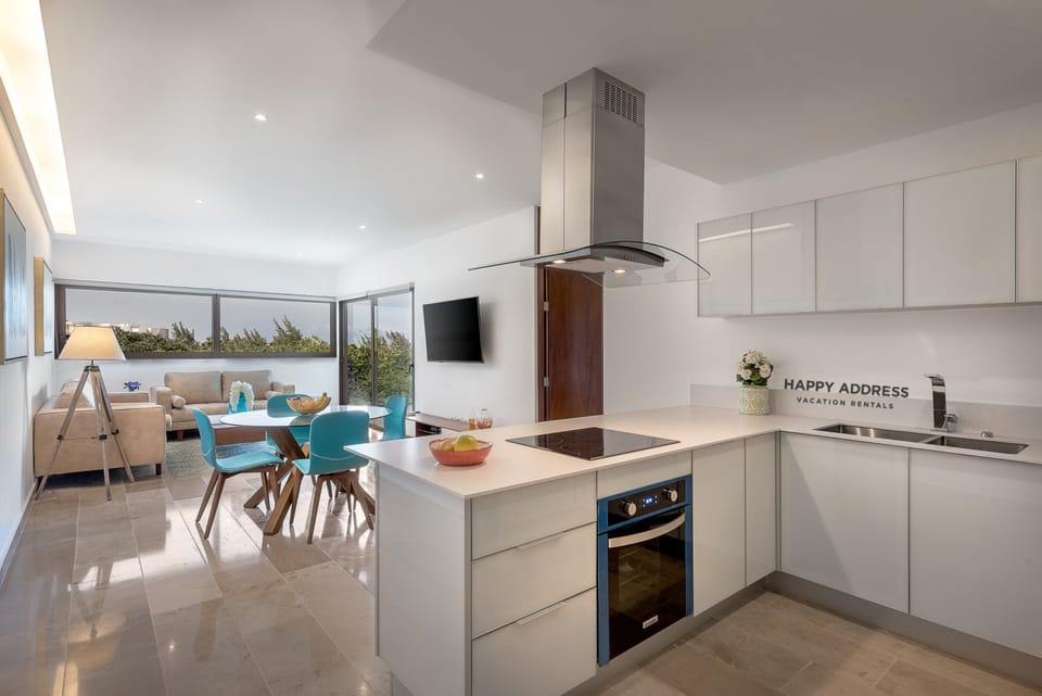 Apartment | Private kitchen | Fridge, microwave, oven, stovetop