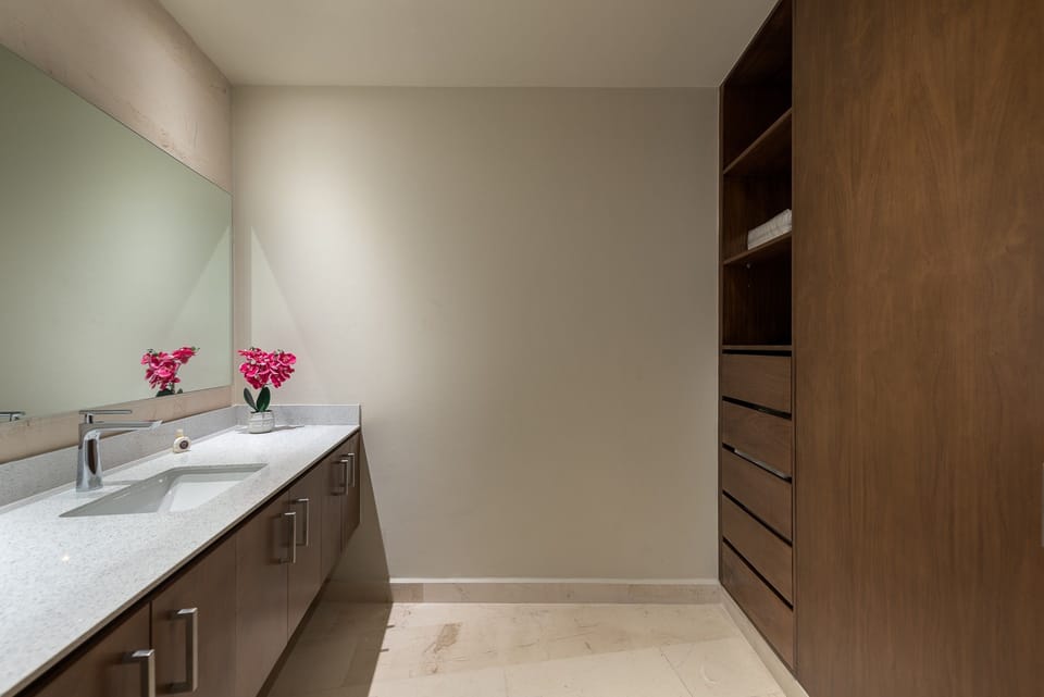 Apartment | Bathroom | Shower, free toiletries, hair dryer, towels