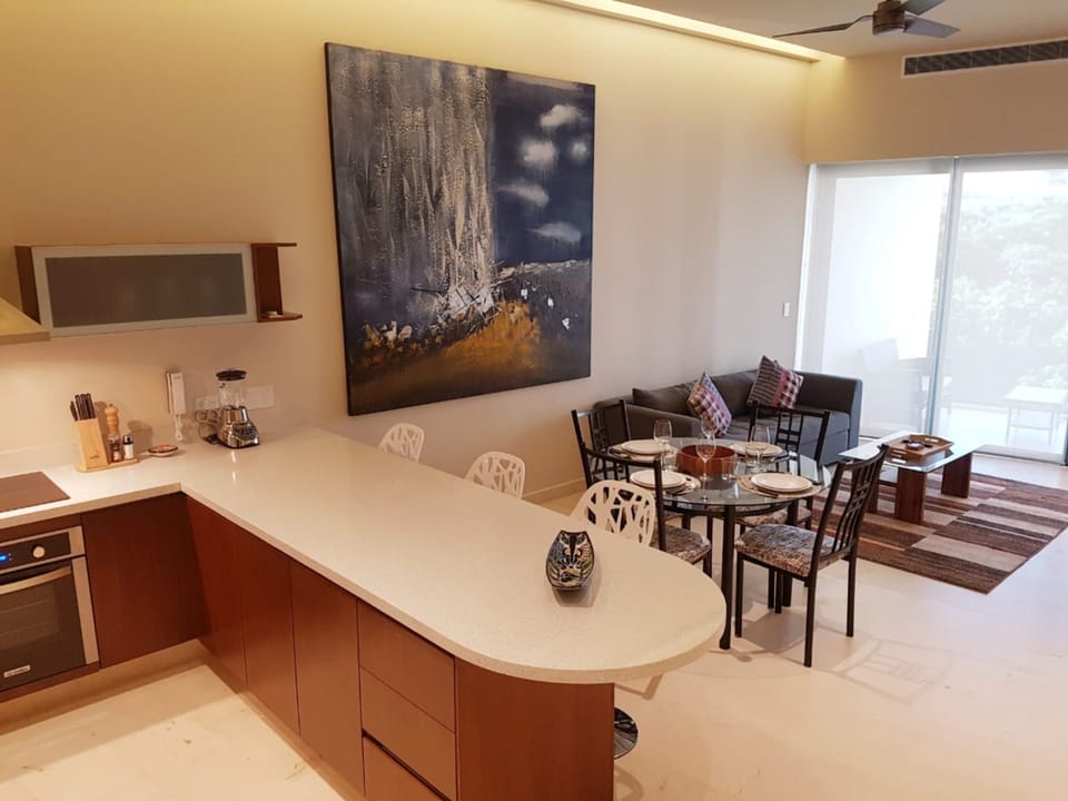 Apartment | Living area | Flat-screen TV
