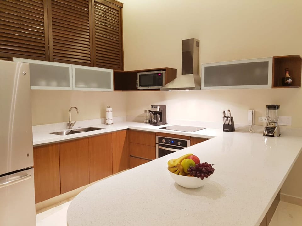 Apartment | Private kitchen | Fridge, microwave, oven, stovetop