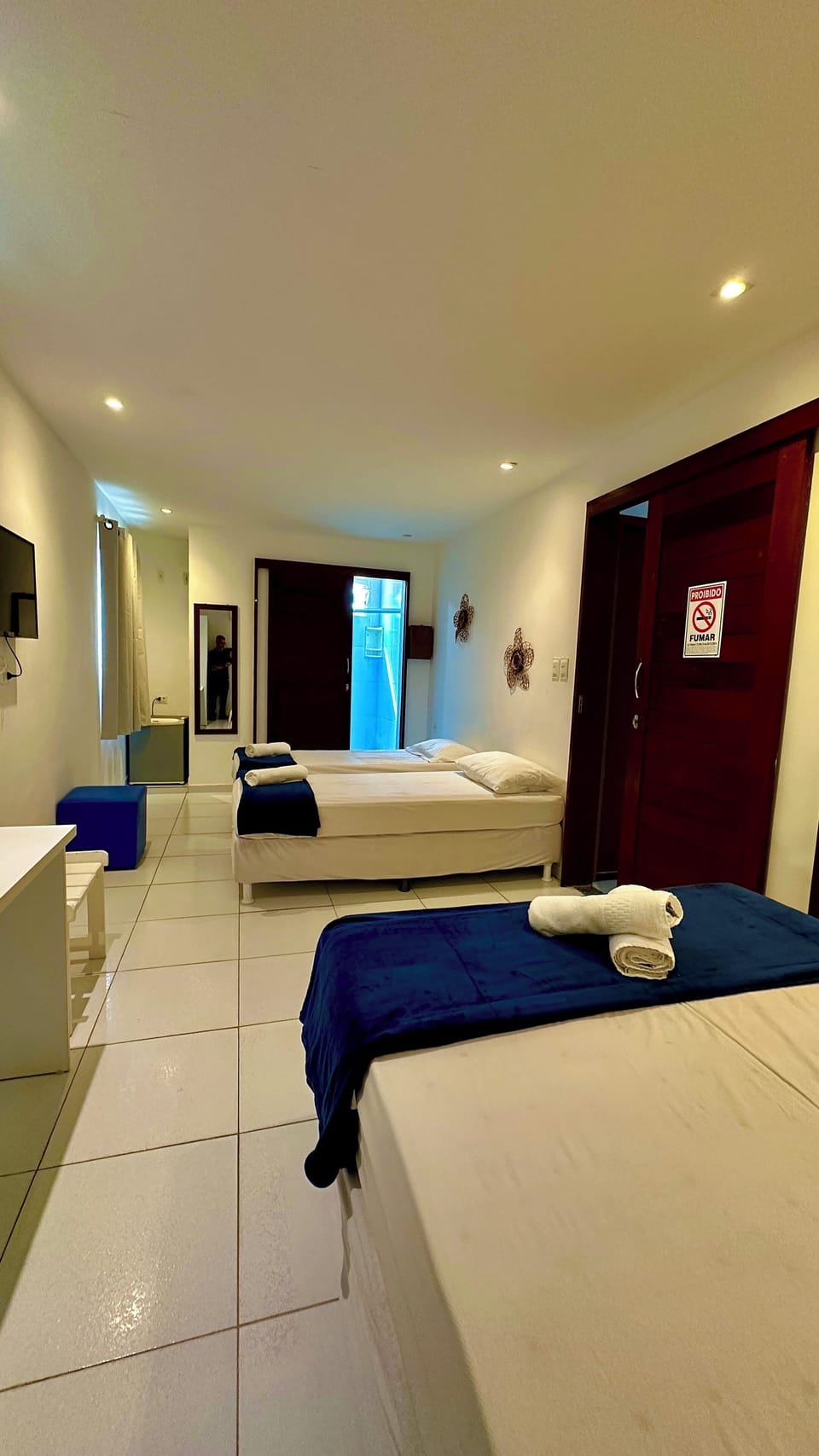 Quarto Quadruplo padrão | Minibar, in-room safe, desk, free WiFi