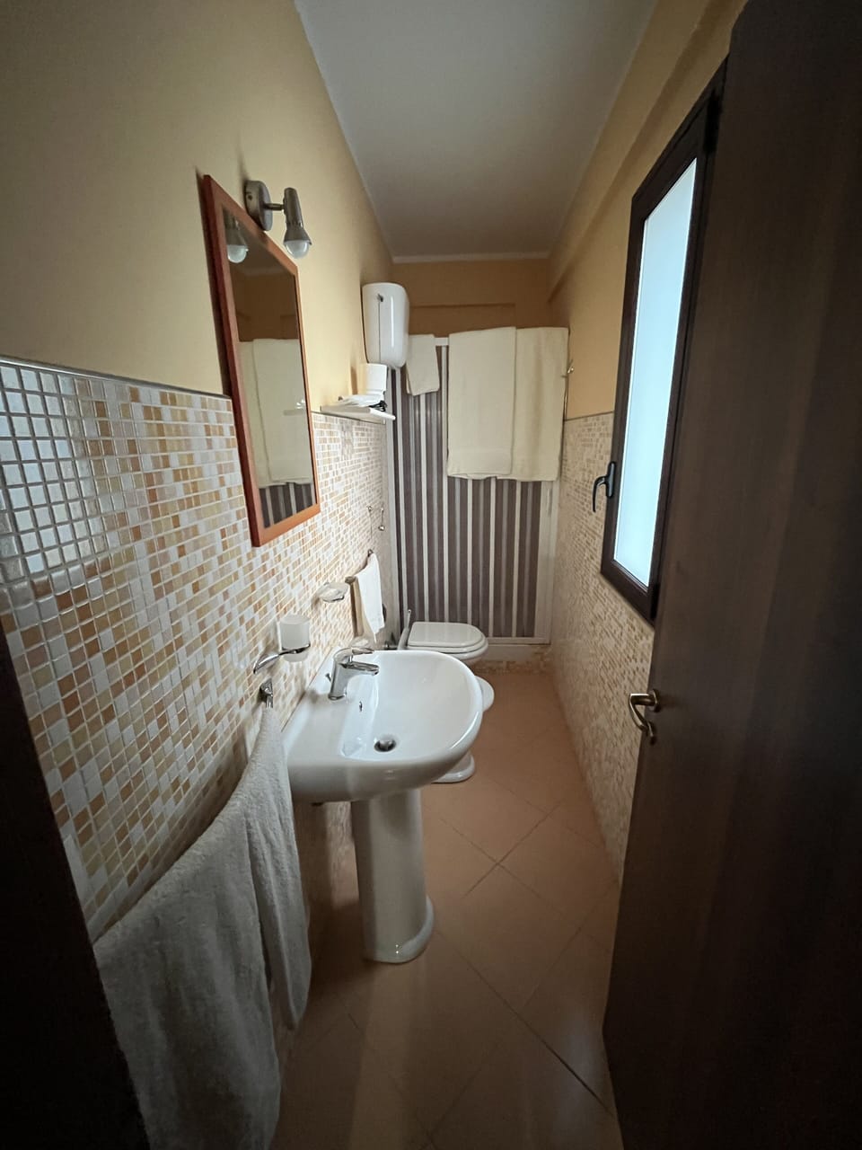 Double or Twin Room | Bathroom | Shower, rainfall showerhead, bidet, towels