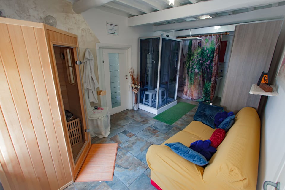 Suite, 1 Queen Bed, Non Smoking | Massage in accommodation