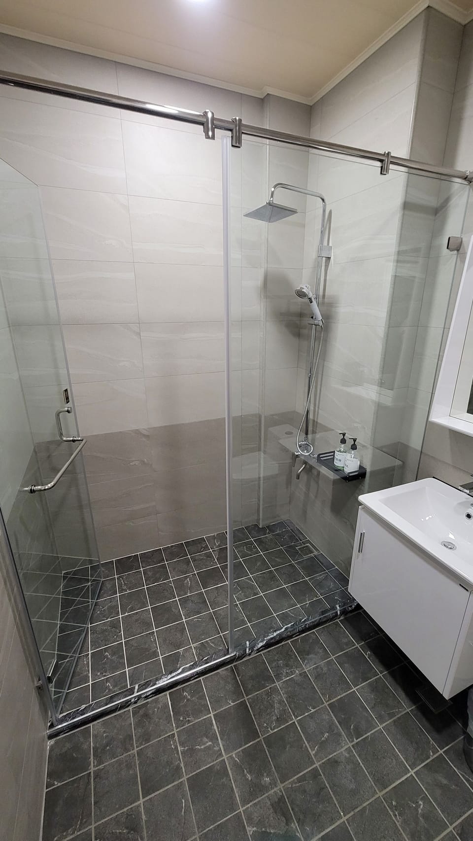Standard Double Room | Bathroom | Shower, free toiletries, hair dryer, slippers