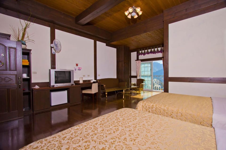 Standard Quadruple Room, Mountain View | Desk, blackout drapes, rollaway beds, bed sheets