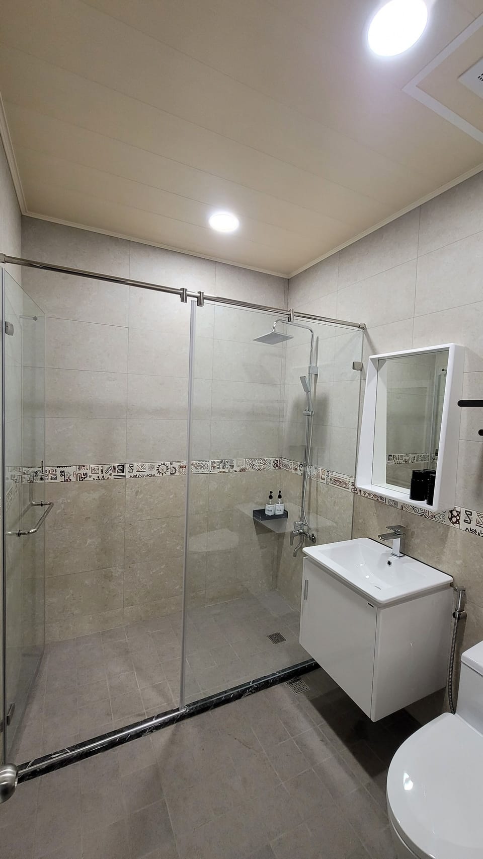 Shower, free toiletries, hair dryer, slippers