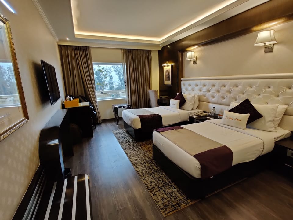Zone Twin Room | 1 bedroom, minibar, in-room safe, desk
