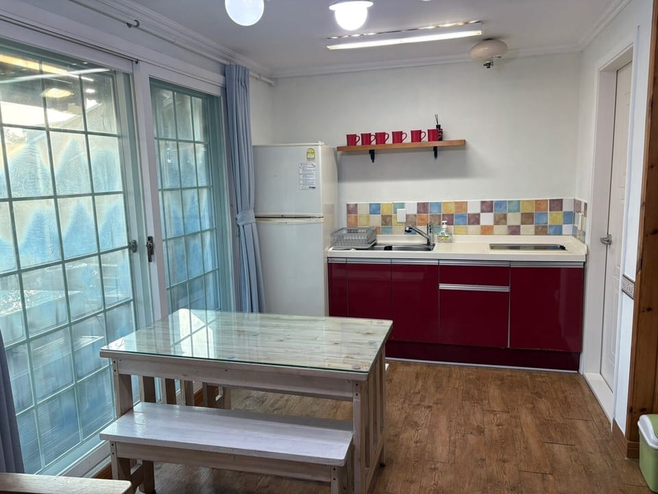 Duplex | Private kitchen | Fridge, microwave, stovetop, coffee/tea maker