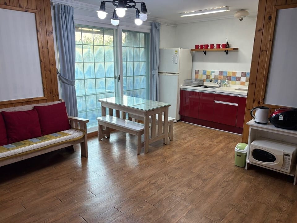 Duplex | Private kitchen | Fridge, microwave, stovetop, coffee/tea maker
