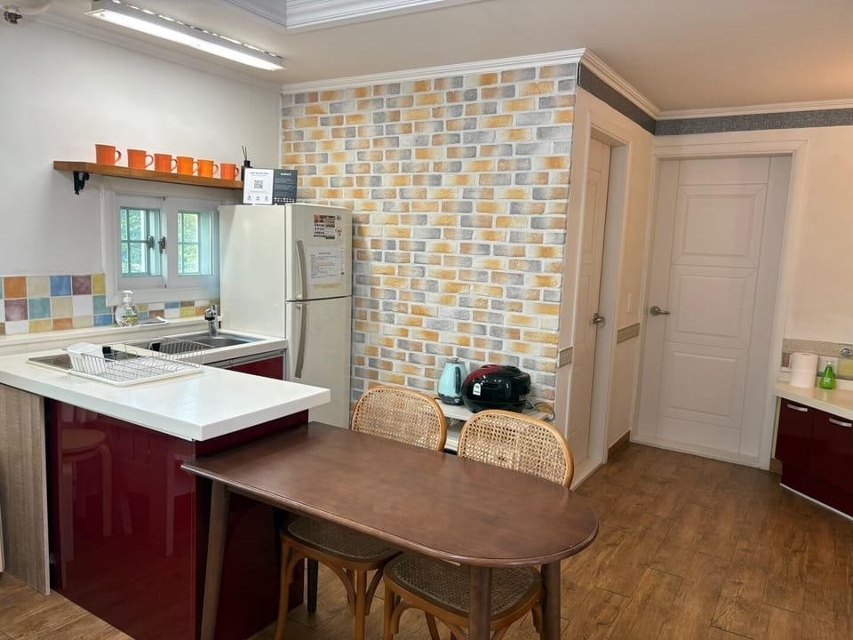 Room, 1 Bedroom | Private kitchen | Fridge, microwave, stovetop, coffee/tea maker